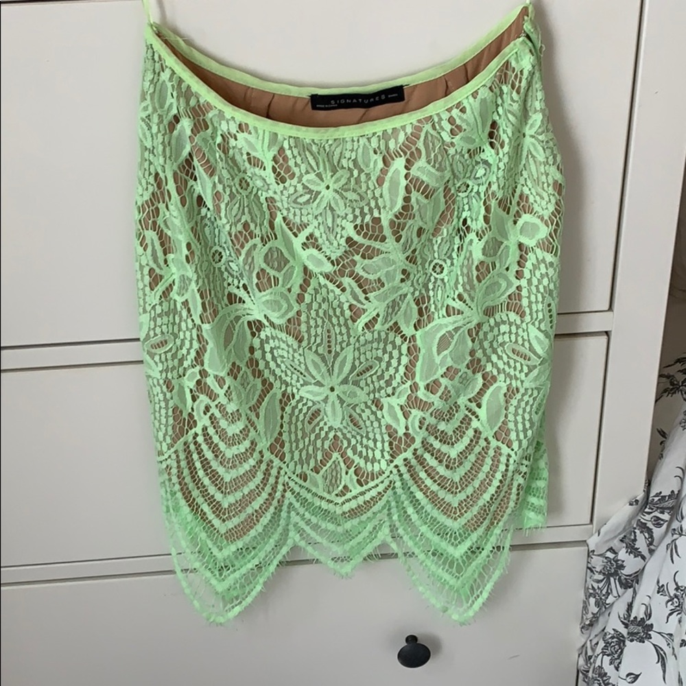 Lace skirt